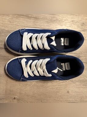 DL 1990 Navy Canvas Low-Top Sneakers with White Laces